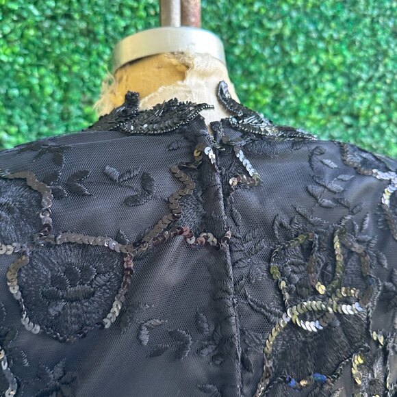 Elegant Black Lace Evening Gown - Picture 6 of 8